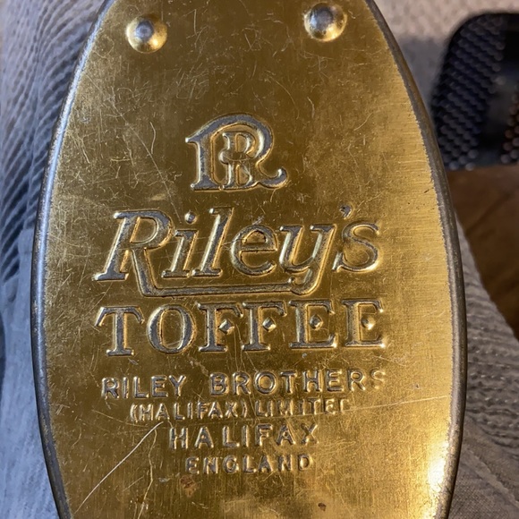 Vintage 1930s RILEYs Tin Box,Mabel Lucie Attwell,Toffee Tin,British Candy - Picture 2 of 3